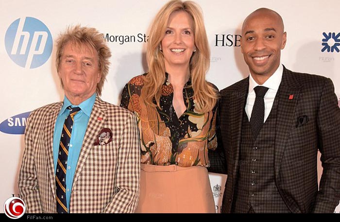 هنري مع مطرب الروك الشهير رود ستيوارت