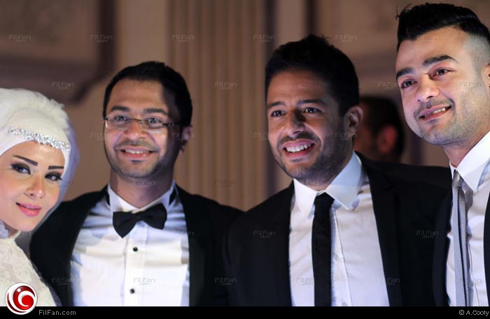 حماقي وهيثم شاكر مع العروسين