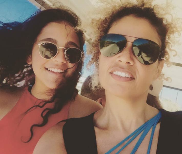 زوجة عمرو دياب وابنتهما جانا