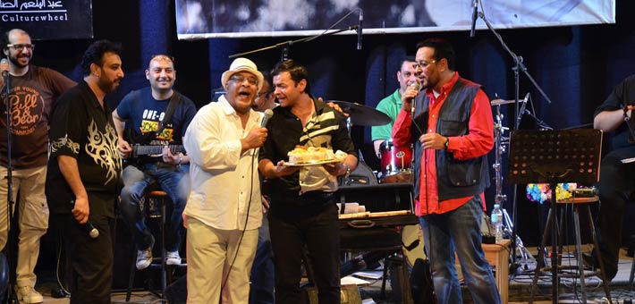 محمد محيي يتوسط علاء عبد الخالق وحسام حسني وعنتر هلال