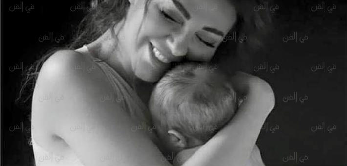 ميريام فارس وابنها