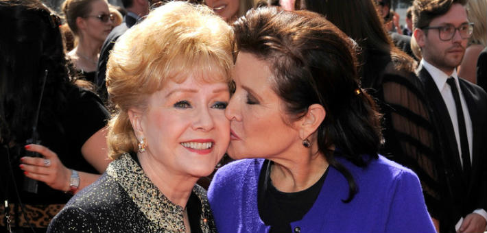 ديبي رينولدز وابنتها كاري فيشر