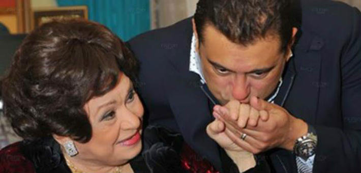 معتز الدمرداش ووالدته كريمة مختار