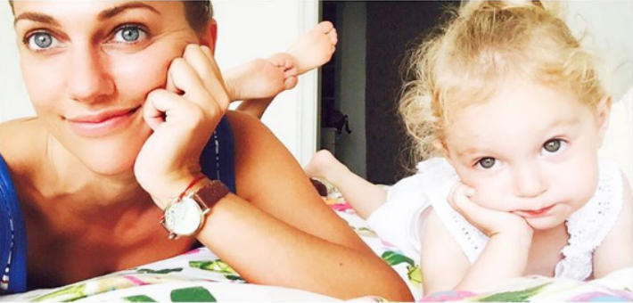 مريم أوزرلي وابنتها