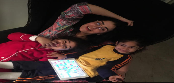 غادة عبد الرازق وحفيدتيها