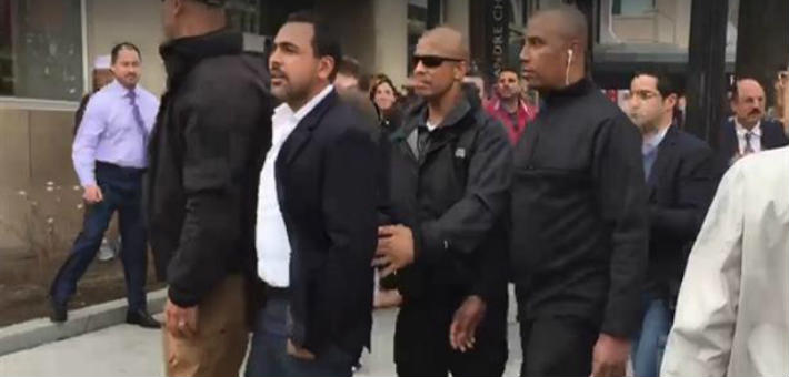 يوسف الحسيني وحراسه الشخصيين