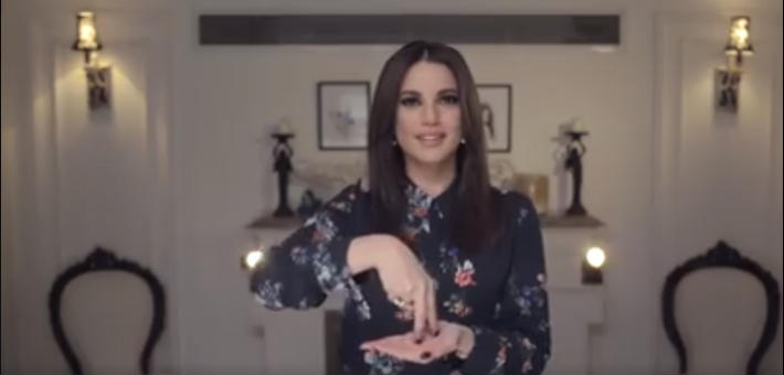 درة كما ظهرت في الكليب