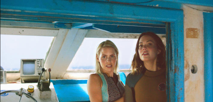 ماندي مور وكلير هولت