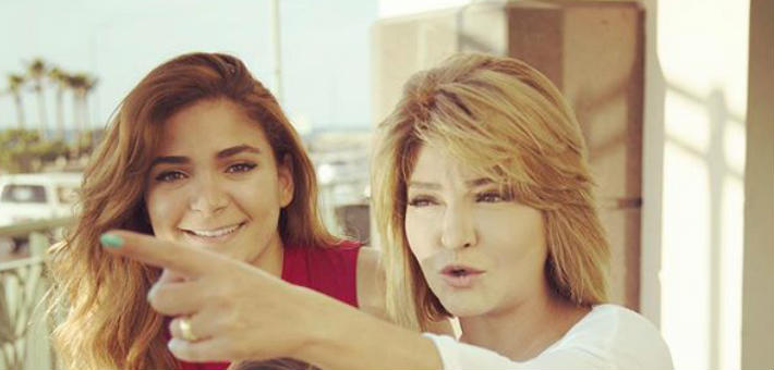 علا غانم مع ابنتيها كاميليا وفريدة