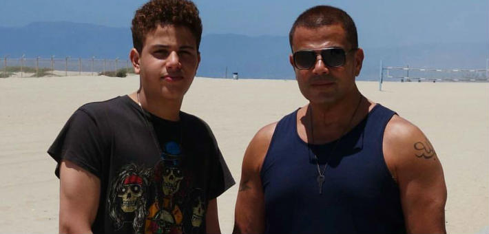 عمرو دياب وابنه