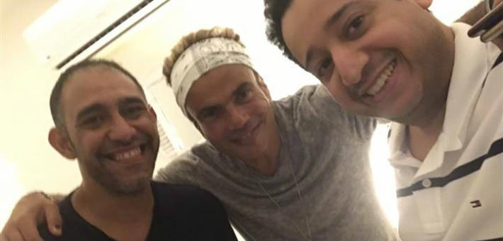 عمرو مصطفى يحضر مفاجأة مع عمرو دياب