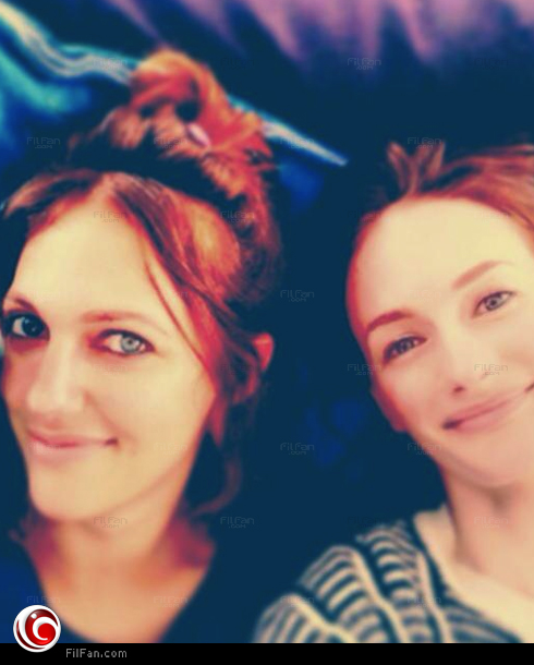 مريم أوزيرلي مع شقيقتها كنان 