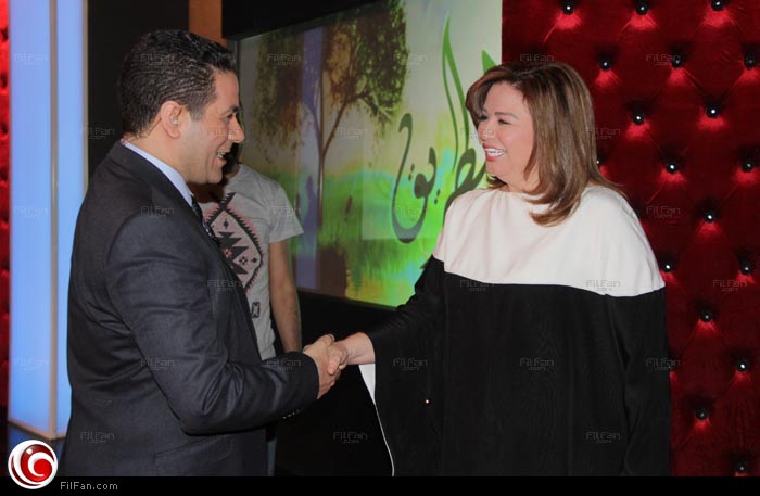 لقطة من اللقاء تجمع إلهام بمظهر شاهين