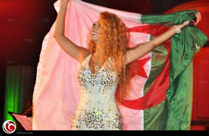 ميريام فارس بعلم الجزائر