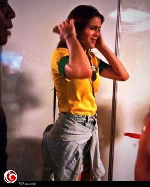 لحظة بكاء صديقة نيمار لمعرفتها حجم إصابته