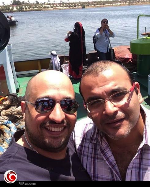 أيمن وتوما وصورة "سيلفي" في مكان الاحتفال