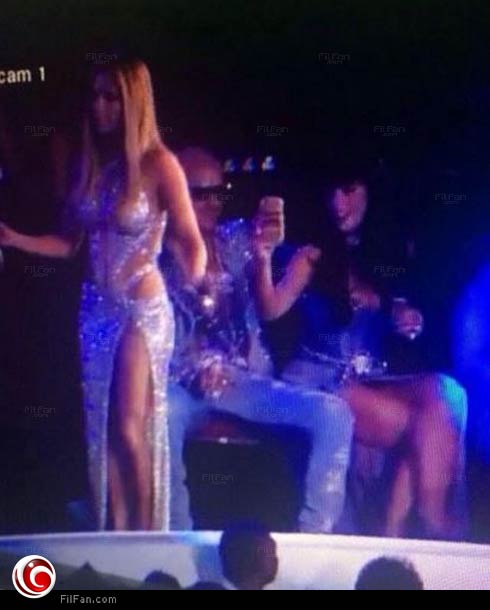 كاتي بيري تلتقط صورة خلسة لجينفر لوبيز