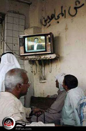 العراقيون يتابعون محاكمة صدام على شاشات التلفزيون