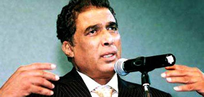 الراحل أحمد زكي في مؤتمر بدء تصوير فيلم &quot;حليم&quot;