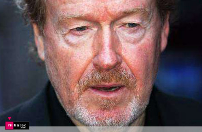 ريدلي سكوت مخرج فيلم &quot;مملكة الجنة&quot; لدى وصوله للعرض الأول في لندن في الثاني من مايو الجاري - الصورة من رويترز