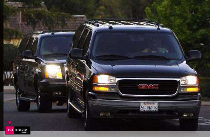 موكب جاكسون أثناء مغادرته المستشفى يوم الاثنين - الصورة من رويترز.