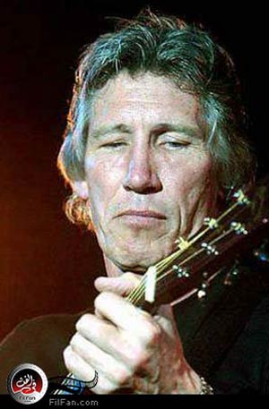 روجر واترز يعزف في فيينا يوم 14 يونيو 2002- الصورة من رويترز