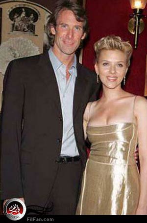 المخرج مايكل باي وبطلة الفليم سكارليت جوهانسون في العرض الأول للفيلم