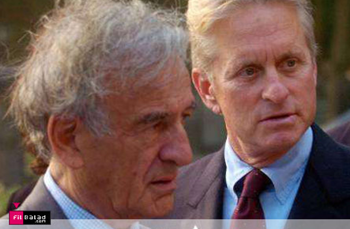 دوجلاس إلى جوارالمؤلف أيلي ويسيل