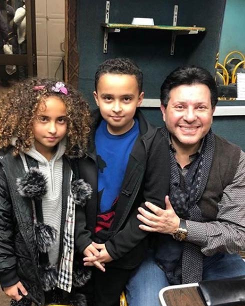 هاني شاكر وحفيديه