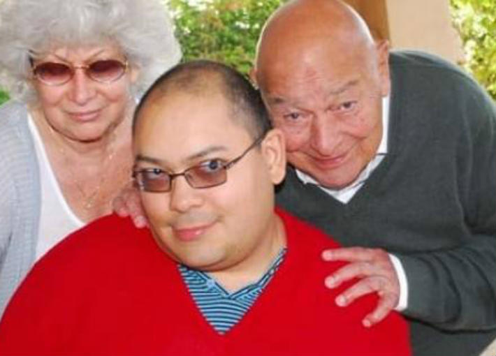 أحمد رمزي وابنه نواف وزوجته نيكول