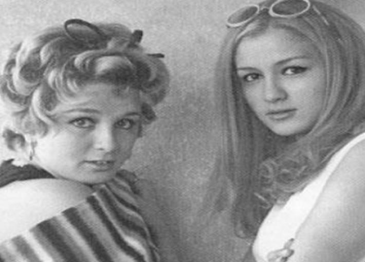 نجلاء وفتحي وشقيقتها