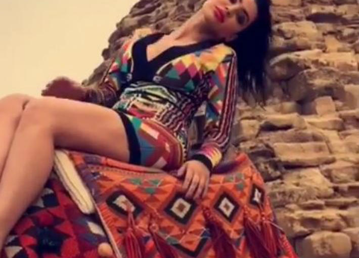 قمر في الأهرامات