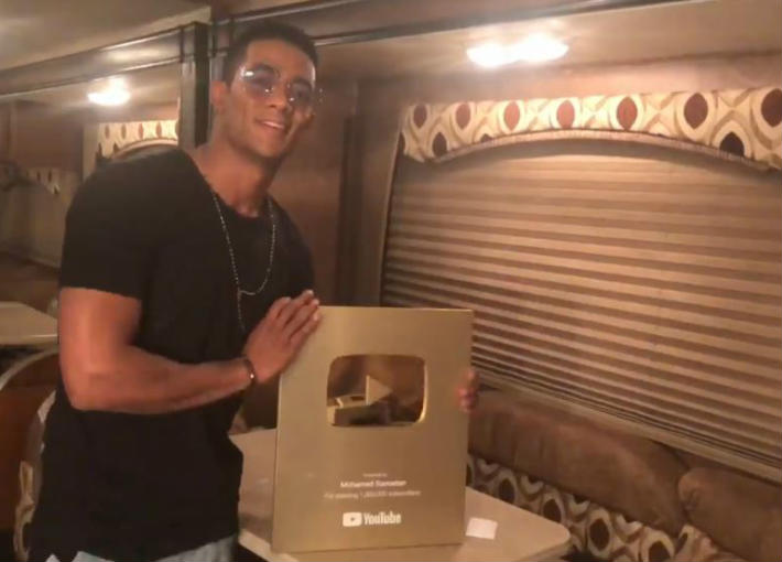 محمد رمضان يتسلم جائزة &quot;مليون مشترك لقناته على موقع YouTube&quot;