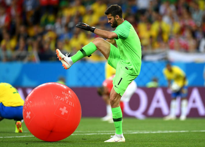 أليسون بيكر