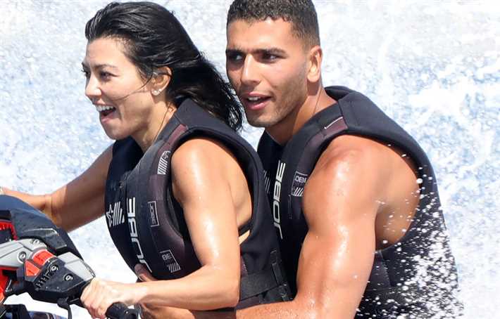 كورتني كارداشيان ويونس بندجيما