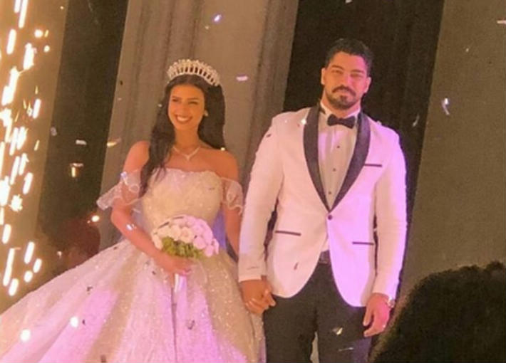 مينا وعروسه