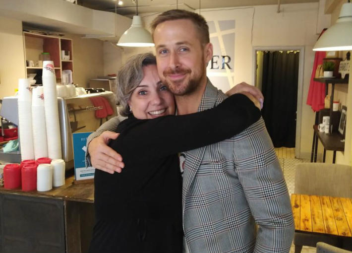 ريان جوسلينج ومالكة المقهى