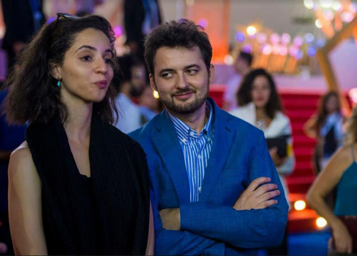 نظرات أبو بكر شوقي إلى زوجته