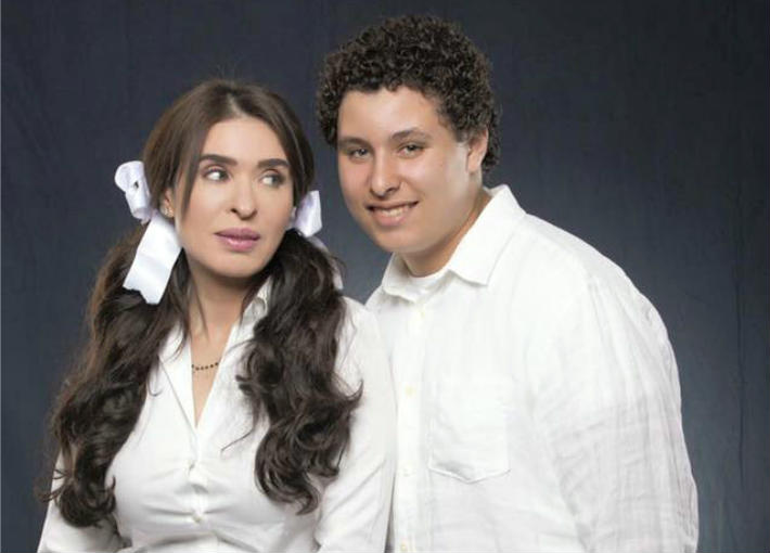 دينا وابنها