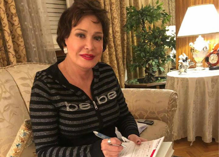 لبلبة توقع عقد فيلم "كازابلانكا"