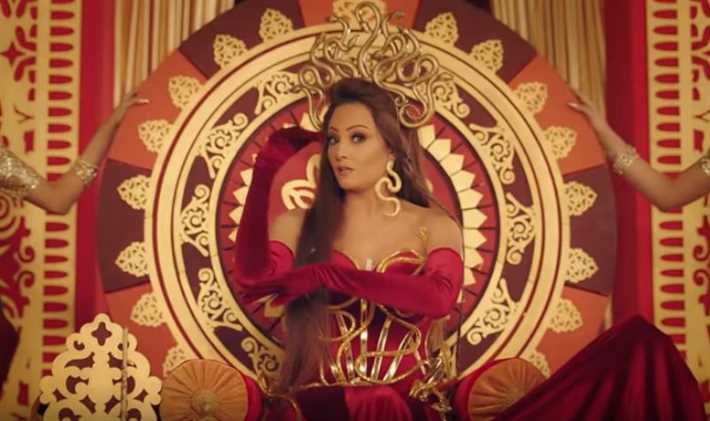 بشرى في لقطة من كليب &quot;كوبرا&quot;