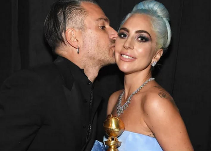 ليدي جاجا وكريستيان كارينو