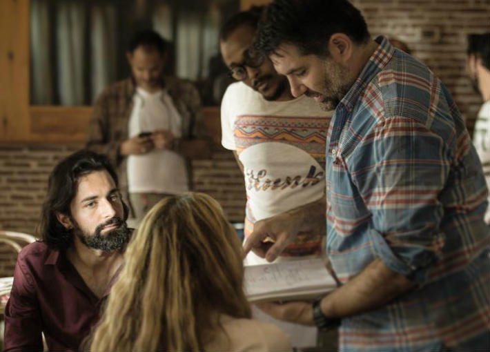 عثمان أبو لبن وهنا الزاهد وأحمد حاتم في &quot;قصة حب&quot;