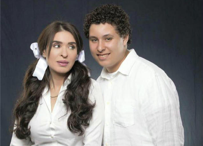 دينا وابنها علي