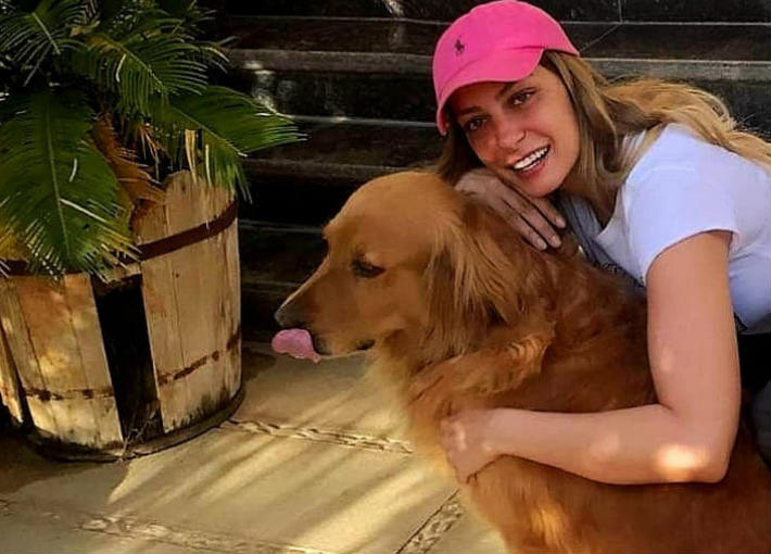 ريم مصطفى وكلبها