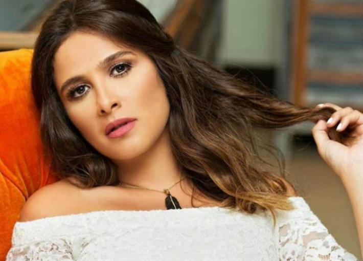 ياسمين عبد العزيز