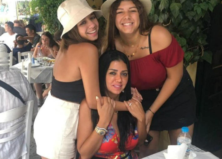 رانيا يوسف وابنتيها