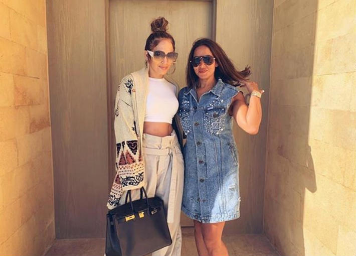 نجوى وجينيفر