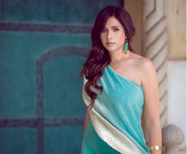 ياسمين عبد العزيز