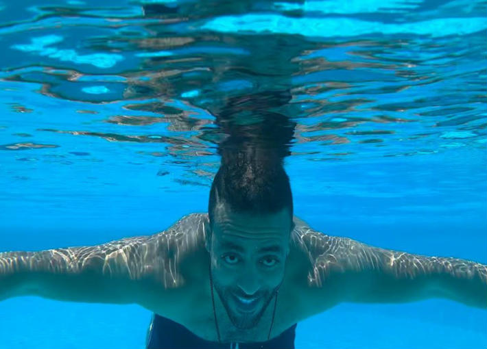 تامر عاشور &quot;تحت الماء&quot;